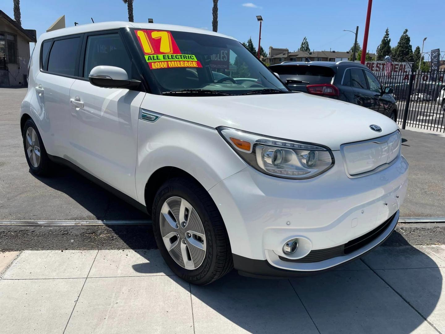 2017 WHITE Kia Soul EV + (KNDJX3AE7H7) with an ELECTRIC engine, 1A transmission, located at 744 E Miner Ave, Stockton, CA, 95202, (209) 944-5770, 37.956863, -121.282082 - Photo#0