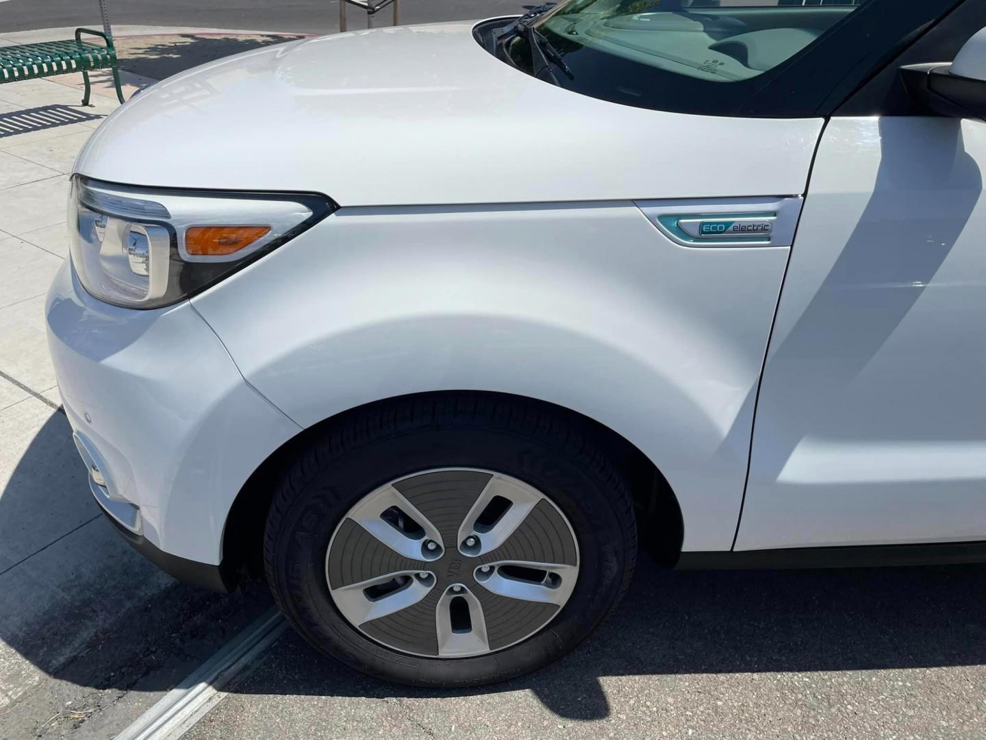 2017 WHITE Kia Soul EV + (KNDJX3AE7H7) with an ELECTRIC engine, 1A transmission, located at 744 E Miner Ave, Stockton, CA, 95202, (209) 944-5770, 37.956863, -121.282082 - Photo#4