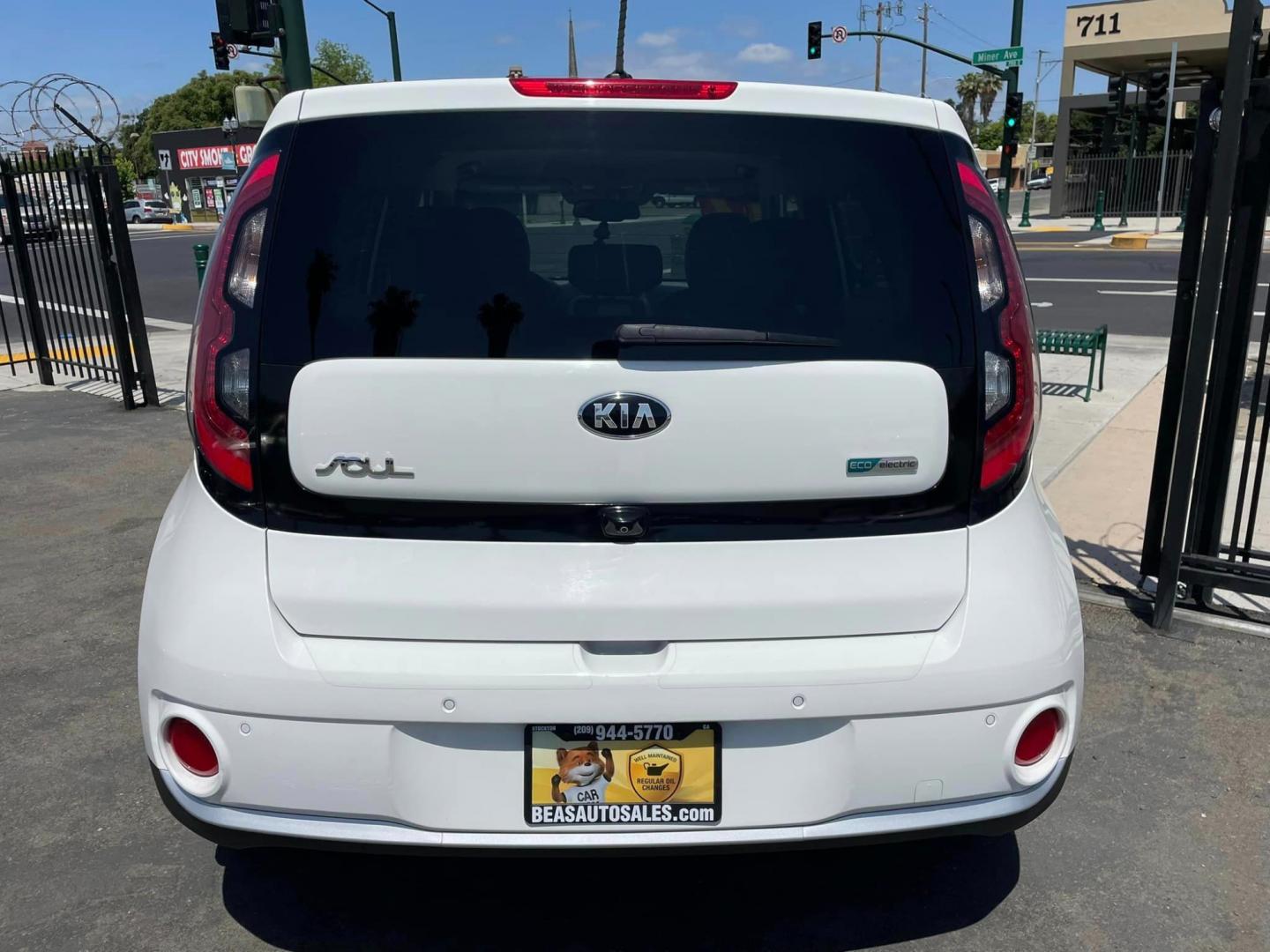 2017 WHITE Kia Soul EV + (KNDJX3AE7H7) with an ELECTRIC engine, 1A transmission, located at 744 E Miner Ave, Stockton, CA, 95202, (209) 944-5770, 37.956863, -121.282082 - Photo#6