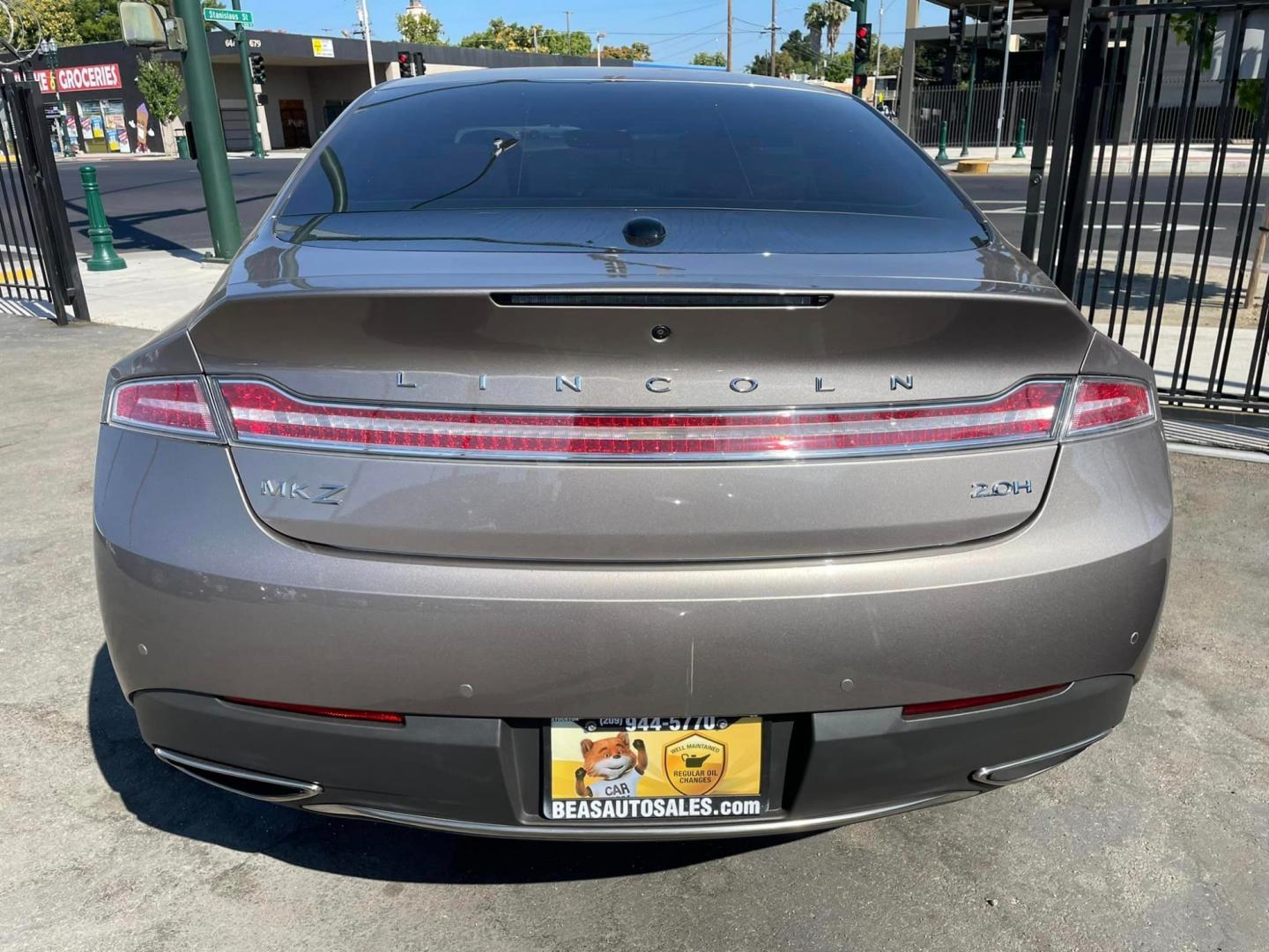 2018 ICED MOCHA /Tan Lincoln MKZ Hybrid Reserve (3LN6L5MU0JR) with an 2.0L L4 DOHC 16V HYBRID engine, CVT transmission, located at 744 E Miner Ave, Stockton, CA, 95202, (209) 944-5770, 37.956863, -121.282082 - Photo#5