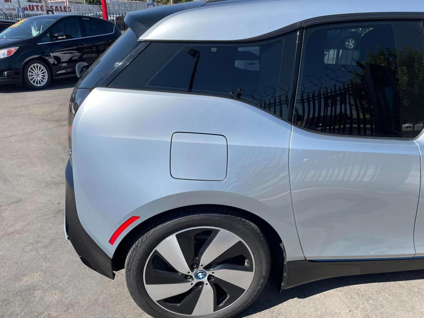 2017 SILVER /Black BMW i3 w/Range Extender (WBY1Z8C34HV) with an ELECTRIC engine, CVT transmission, located at 744 E Miner Ave, Stockton, CA, 95202, (209) 944-5770, 37.956863, -121.282082 - Photo#5