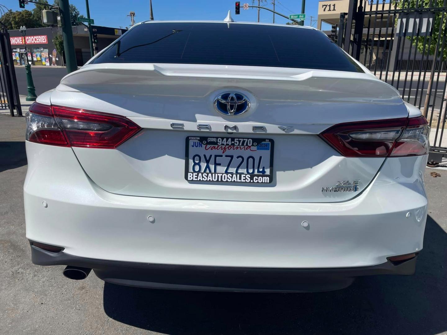 2021 WHITE /BLACK Toyota Camry Hybrid XLE (4T1F31AK2MU) with an 2.5L L4 DOHC 16V HYBRID engine, CVT transmission, located at 744 E Miner Ave, Stockton, CA, 95202, (209) 944-5770, 37.956863, -121.282082 - Photo#14