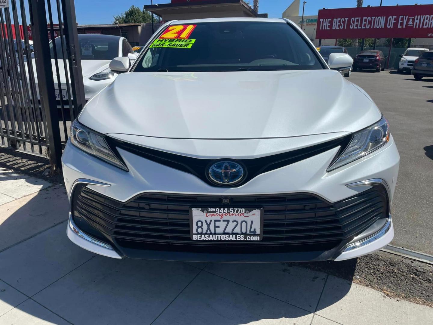 2021 WHITE /BLACK Toyota Camry Hybrid XLE (4T1F31AK2MU) with an 2.5L L4 DOHC 16V HYBRID engine, CVT transmission, located at 744 E Miner Ave, Stockton, CA, 95202, (209) 944-5770, 37.956863, -121.282082 - Photo#2