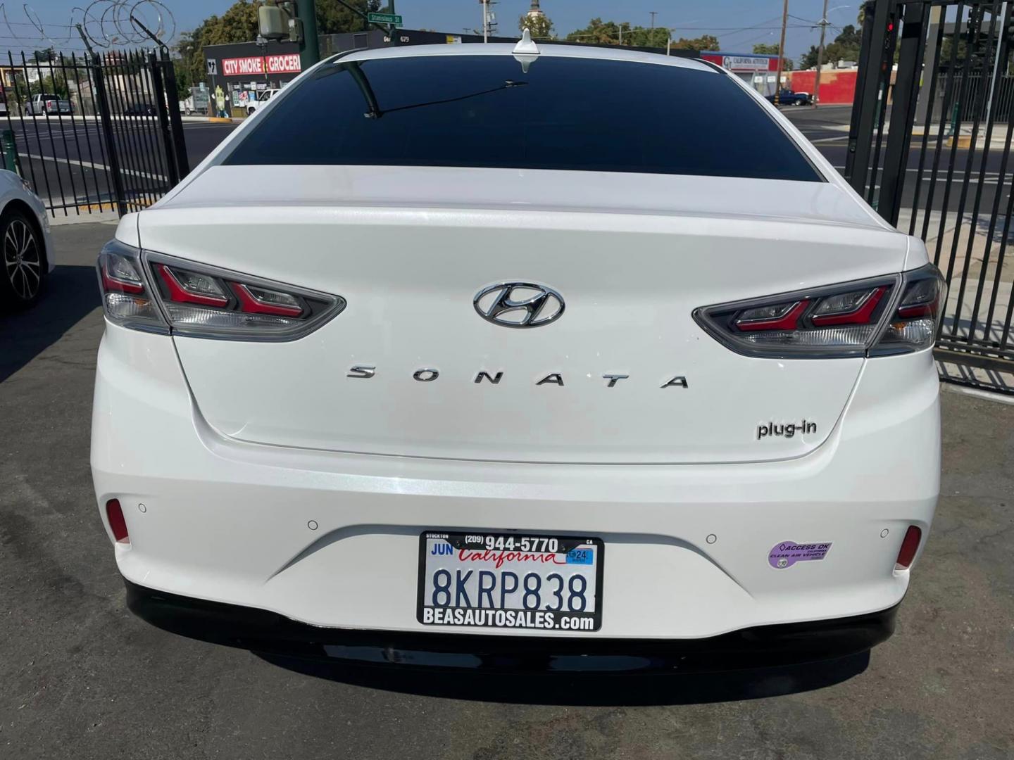 2019 WHITE /GRAY Hyundai Sonata Plug-In Limited (KMHE54L29KA) with an 2.0L L4 DOHC 16V HYBRID engine, 6A transmission, located at 744 E Miner Ave, Stockton, CA, 95202, (209) 944-5770, 37.956863, -121.282082 - Photo#10