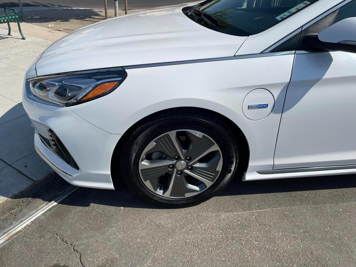 2019 WHITE /GRAY Hyundai Sonata Plug-In Limited (KMHE54L29KA) with an 2.0L L4 DOHC 16V HYBRID engine, 6A transmission, located at 744 E Miner Ave, Stockton, CA, 95202, (209) 944-5770, 37.956863, -121.282082 - Photo#4