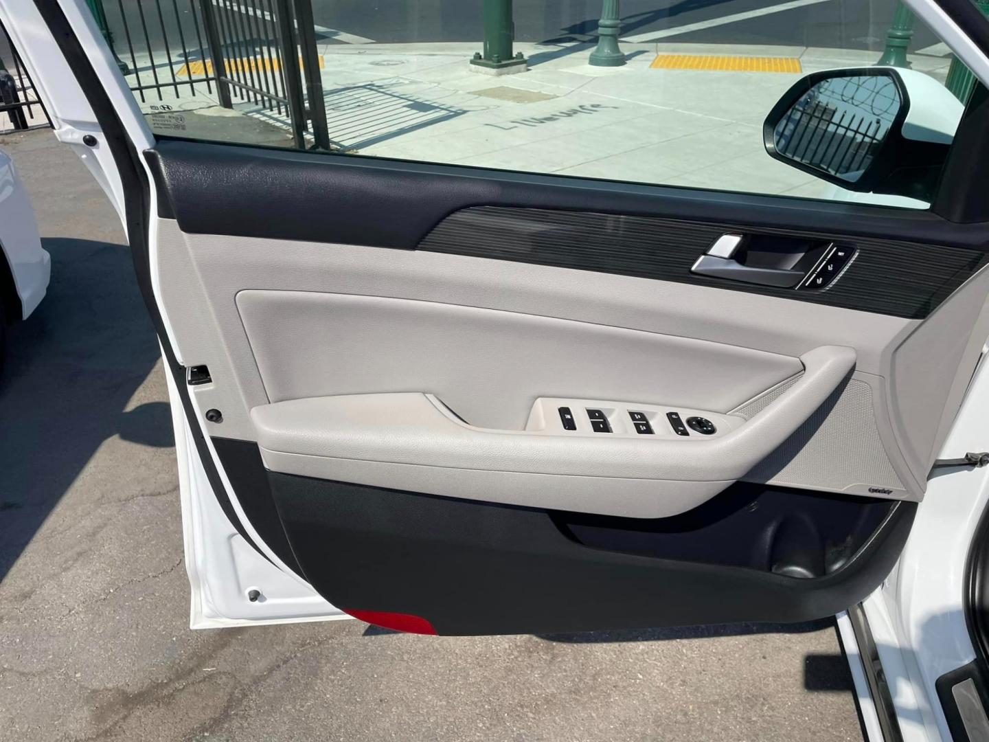 2019 WHITE /GRAY Hyundai Sonata Plug-In Limited (KMHE54L29KA) with an 2.0L L4 DOHC 16V HYBRID engine, 6A transmission, located at 744 E Miner Ave, Stockton, CA, 95202, (209) 944-5770, 37.956863, -121.282082 - Photo#5