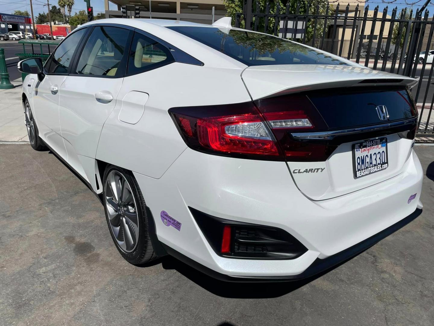 2019 WHITE Honda Clarity Plug-In Hybrid (JHMZC5F19KC) with an 1.5L L4 DOHC 16V HYBRID engine, CVT transmission, located at 744 E Miner Ave, Stockton, CA, 95202, (209) 944-5770, 37.956863, -121.282082 - *PLUS TAXES AND FEES - Photo#11