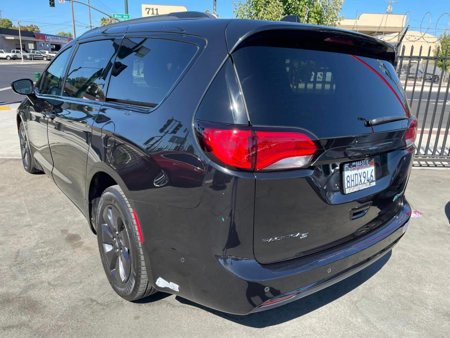 2019 BLACK /BLACK Chrysler Pacifica Hybrid Limited (2C4RC1N71KR) with an 3.6L V6 DOHC 24V HYBRID engine, CVT transmission, located at 744 E Miner Ave, Stockton, CA, 95202, (209) 944-5770, 37.956863, -121.282082 - PLUS TAXES AND FEES - Photo#14