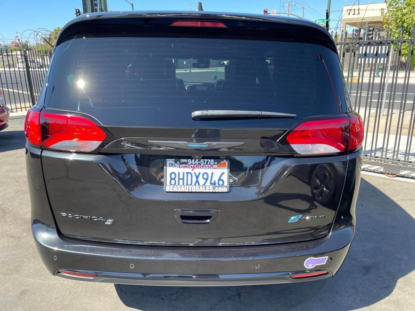 2019 BLACK /BLACK Chrysler Pacifica Hybrid Limited (2C4RC1N71KR) with an 3.6L V6 DOHC 24V HYBRID engine, CVT transmission, located at 744 E Miner Ave, Stockton, CA, 95202, (209) 944-5770, 37.956863, -121.282082 - PLUS TAXES AND FEES - Photo#15