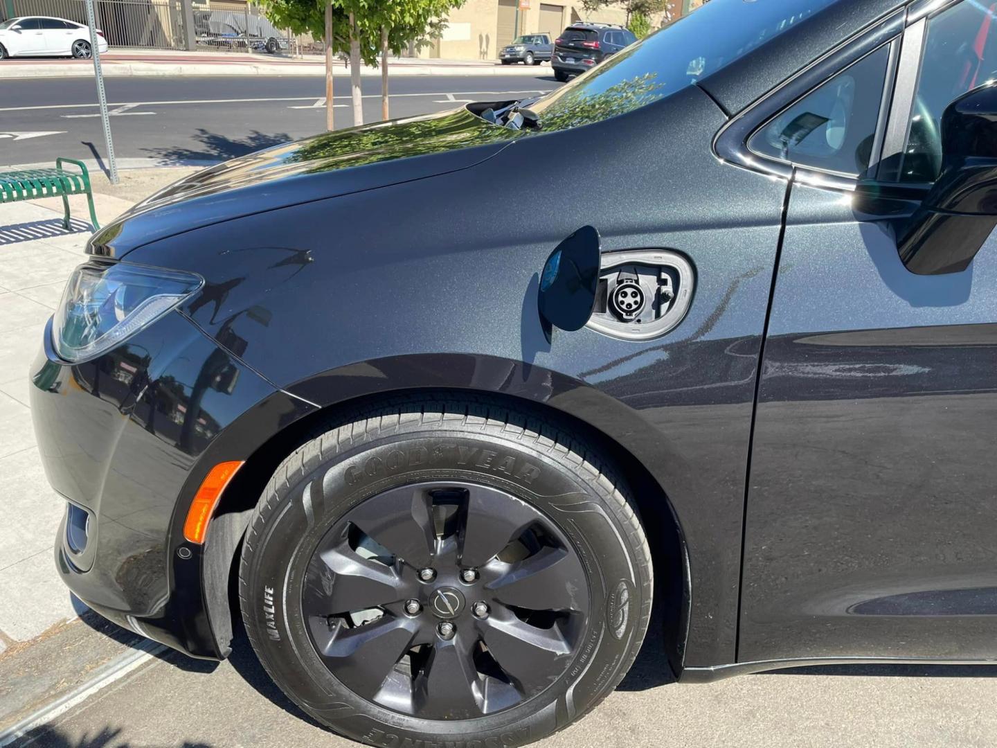 2019 BLACK /BLACK Chrysler Pacifica Hybrid Limited (2C4RC1N71KR) with an 3.6L V6 DOHC 24V HYBRID engine, CVT transmission, located at 744 E Miner Ave, Stockton, CA, 95202, (209) 944-5770, 37.956863, -121.282082 - PLUS TAXES AND FEES - Photo#3