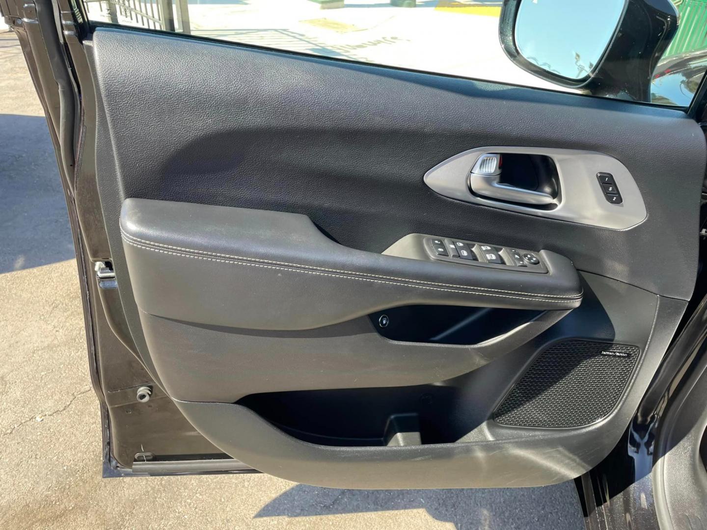 2019 BLACK /BLACK Chrysler Pacifica Hybrid Limited (2C4RC1N71KR) with an 3.6L V6 DOHC 24V HYBRID engine, CVT transmission, located at 744 E Miner Ave, Stockton, CA, 95202, (209) 944-5770, 37.956863, -121.282082 - PLUS TAXES AND FEES - Photo#4