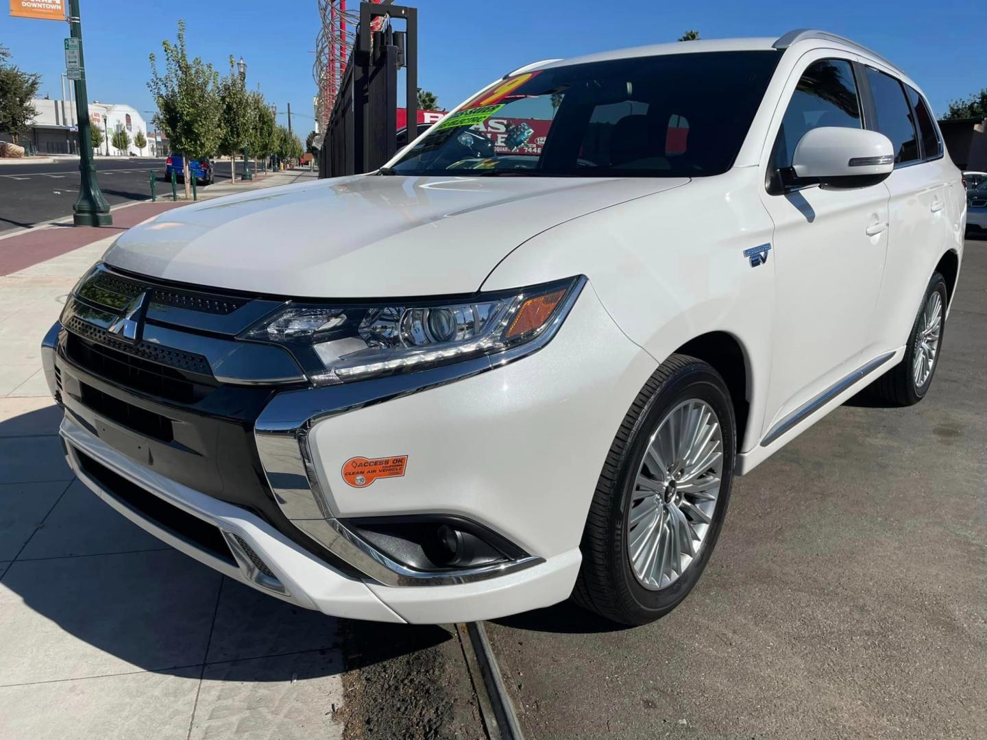 2019 WHITE /BLACK Mitsubishi Outlander PHEV SEL (JA4J24A57KZ) with an 2.0L L4 DOHC 16V HYBRID engine, 1A transmission, located at 744 E Miner Ave, Stockton, CA, 95202, (209) 944-5770, 37.956863, -121.282082 - Photo#3