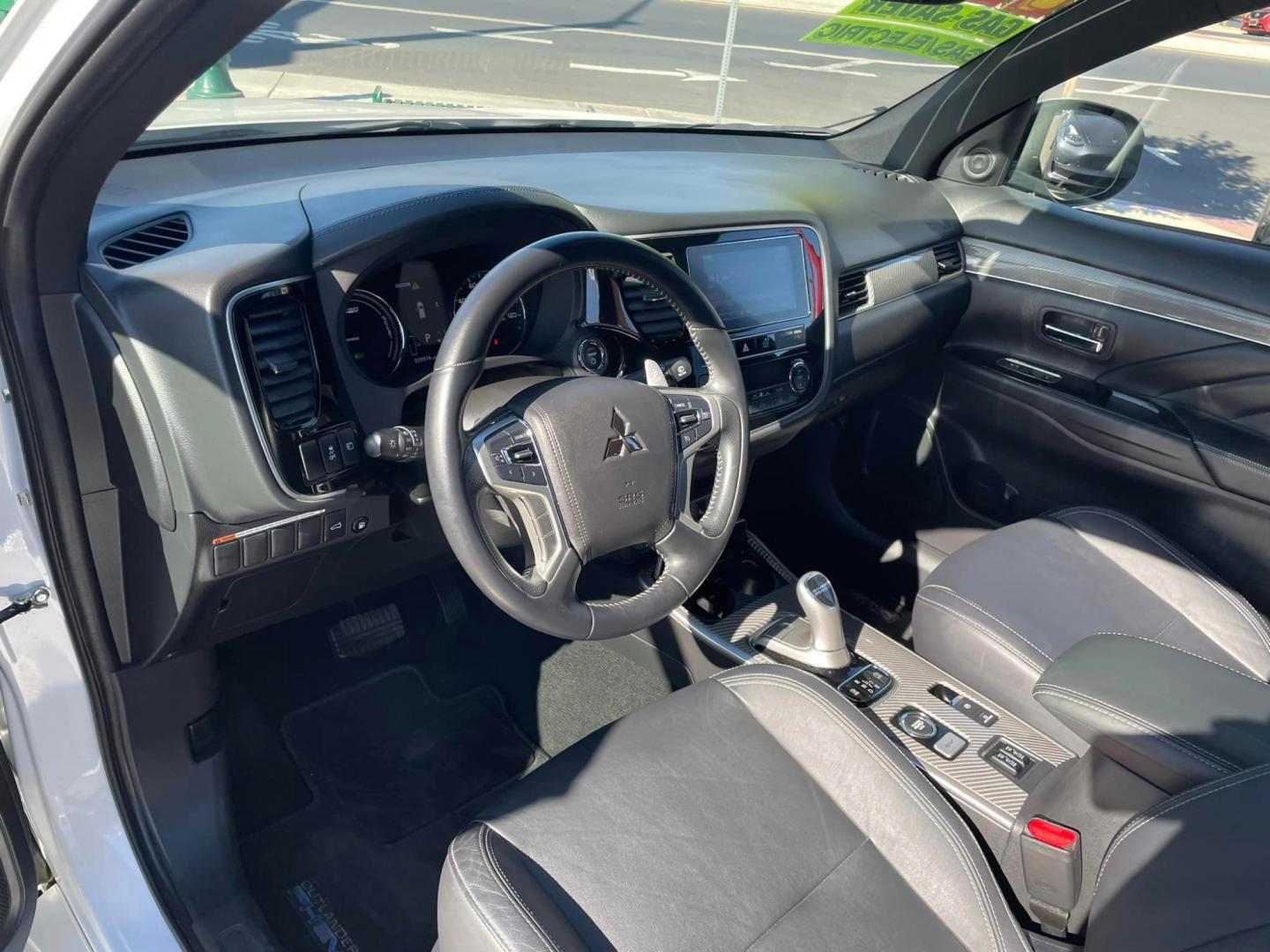 2019 WHITE /BLACK Mitsubishi Outlander PHEV SEL (JA4J24A57KZ) with an 2.0L L4 DOHC 16V HYBRID engine, 1A transmission, located at 744 E Miner Ave, Stockton, CA, 95202, (209) 944-5770, 37.956863, -121.282082 - Photo#6