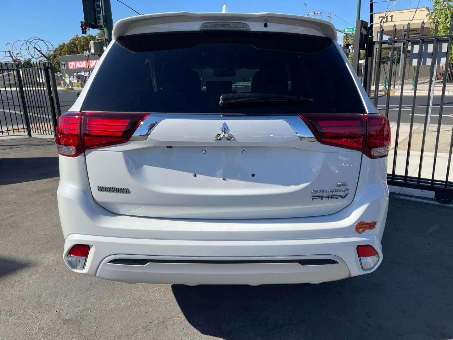 2019 WHITE /BLACK Mitsubishi Outlander PHEV SEL (JA4J24A57KZ) with an 2.0L L4 DOHC 16V HYBRID engine, 1A transmission, located at 744 E Miner Ave, Stockton, CA, 95202, (209) 944-5770, 37.956863, -121.282082 - Photo#7