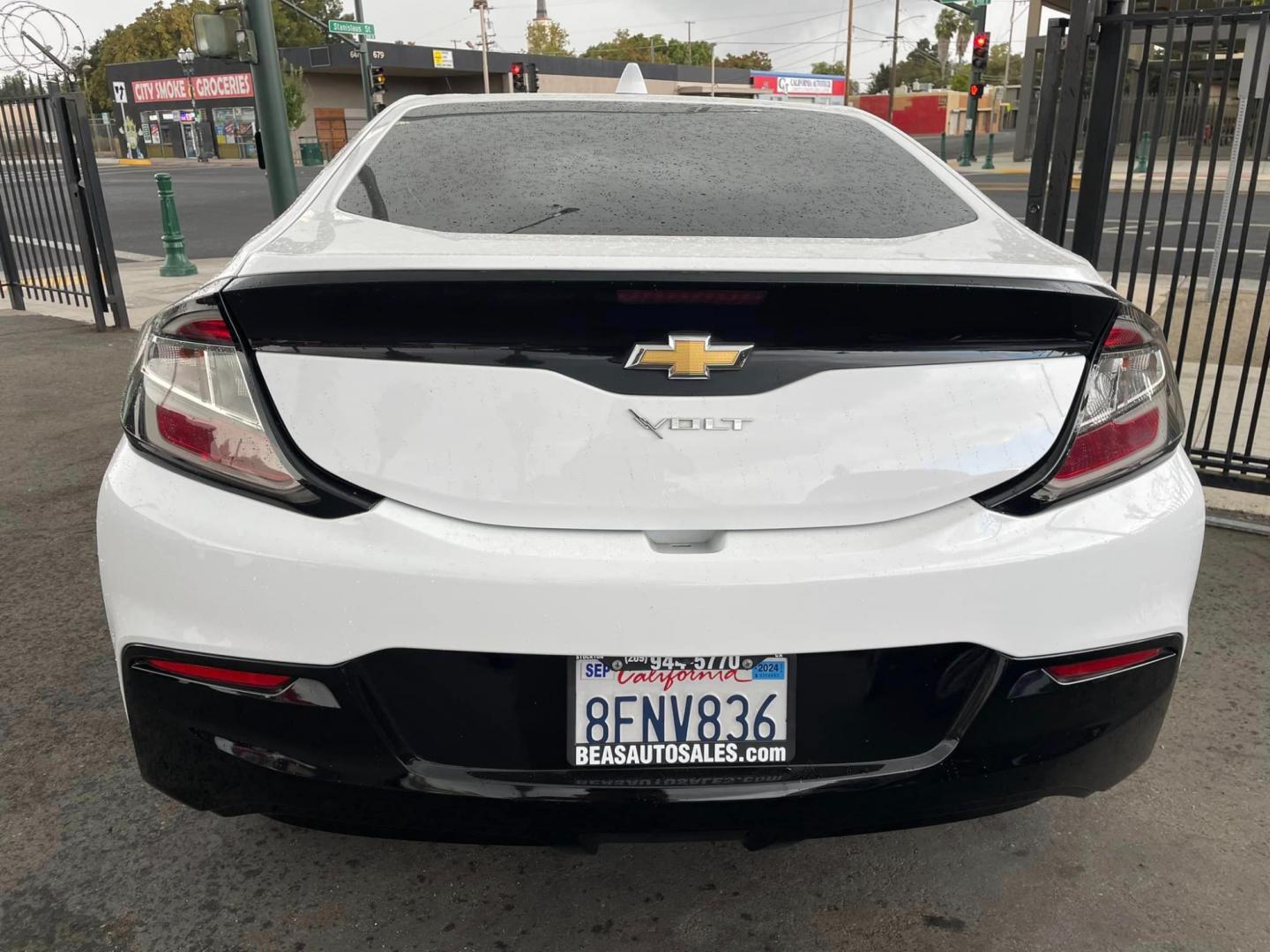 2018 WHITE /BLACK Chevrolet Volt LT (1G1RC6S5XJU) with an 1.5L L4 DOHC 16V engine, CVT transmission, located at 744 E Miner Ave, Stockton, CA, 95202, (209) 944-5770, 37.956863, -121.282082 - Photo#5