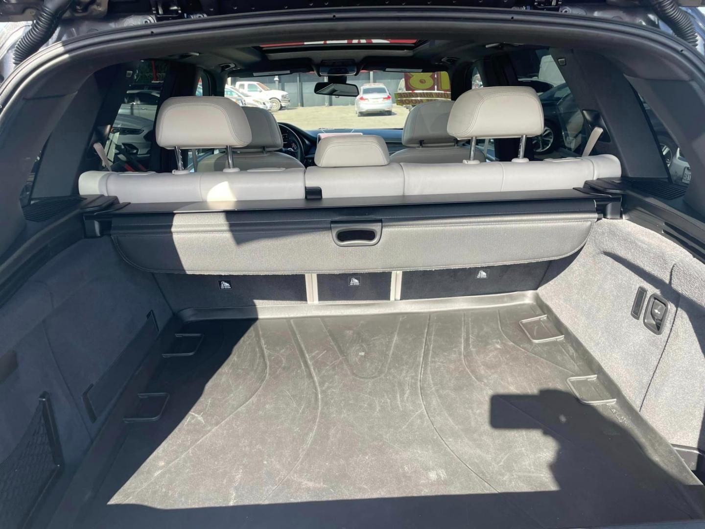 2018 DARK GRAY /White Gold BMW X5 eDrive (5UXKT0C5XJ0) with an 2.0L L4 DOHC 16V HYBRID engine, 8A transmission, located at 744 E Miner Ave, Stockton, CA, 95202, (209) 944-5770, 37.956863, -121.282082 - PLUS TAXES AND FEES - Photo#15