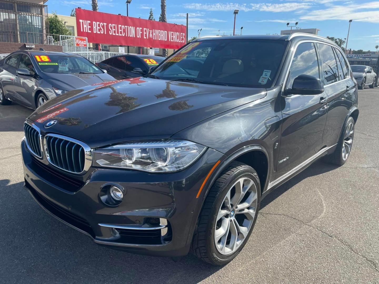 2018 DARK GRAY /White Gold BMW X5 eDrive (5UXKT0C5XJ0) with an 2.0L L4 DOHC 16V HYBRID engine, 8A transmission, located at 744 E Miner Ave, Stockton, CA, 95202, (209) 944-5770, 37.956863, -121.282082 - Photo#3