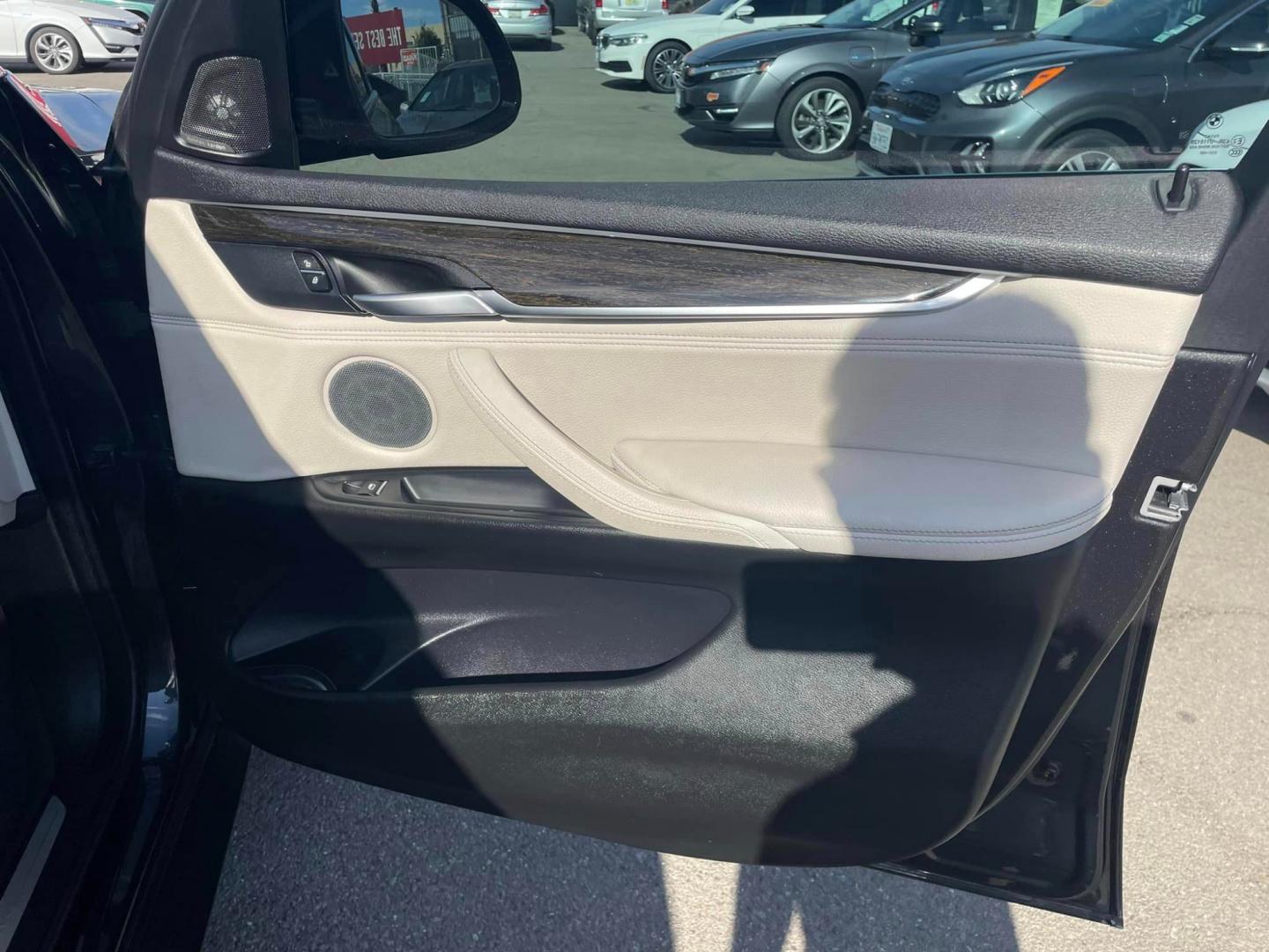 2018 DARK GRAY /White Gold BMW X5 eDrive (5UXKT0C5XJ0) with an 2.0L L4 DOHC 16V HYBRID engine, 8A transmission, located at 744 E Miner Ave, Stockton, CA, 95202, (209) 944-5770, 37.956863, -121.282082 - Photo#11