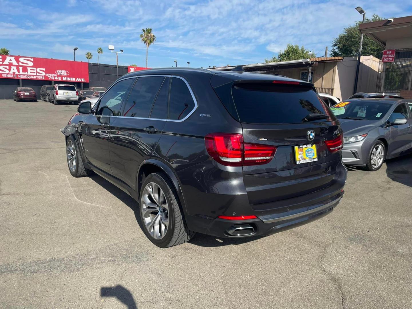 2018 DARK GRAY /White Gold BMW X5 eDrive (5UXKT0C5XJ0) with an 2.0L L4 DOHC 16V HYBRID engine, 8A transmission, located at 744 E Miner Ave, Stockton, CA, 95202, (209) 944-5770, 37.956863, -121.282082 - Photo#17