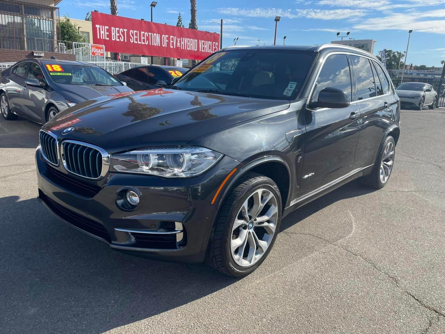 2018 DARK GRAY /White Gold BMW X5 eDrive (5UXKT0C5XJ0) with an 2.0L L4 DOHC 16V HYBRID engine, 8A transmission, located at 744 E Miner Ave, Stockton, CA, 95202, (209) 944-5770, 37.956863, -121.282082 - PLUS TAXES AND FEES - Photo#2