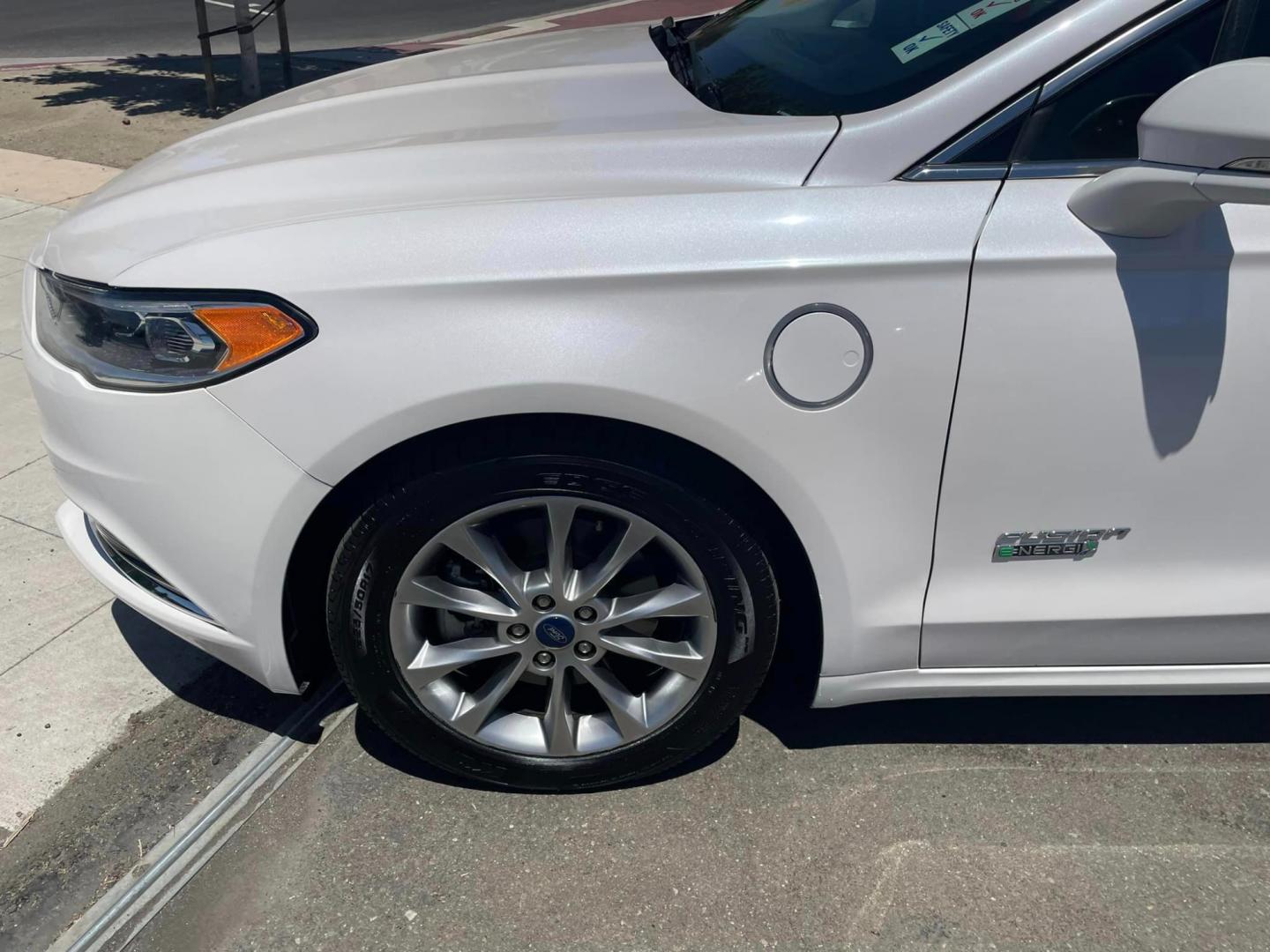 2018 WHITE /BLACK Ford Fusion Energi (3FA6P0PU4JR) , located at 744 E Miner Ave, Stockton, CA, 95202, (209) 944-5770, 37.956863, -121.282082 - PLUS TAXES AND FEES - Photo#5