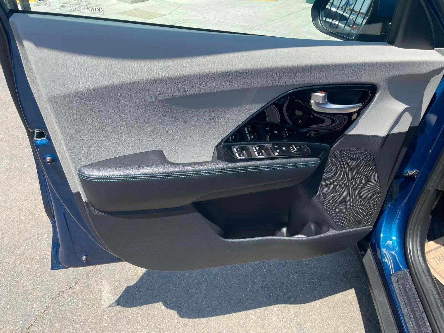 2022 BLUE /GRAY Kia Niro Plug In Hybrid LXS (KNDCM3LD7N5) , 6A transmission, located at 744 E Miner Ave, Stockton, CA, 95202, (209) 944-5770, 37.956863, -121.282082 - PLUS TAXES AND FEES - Photo#5