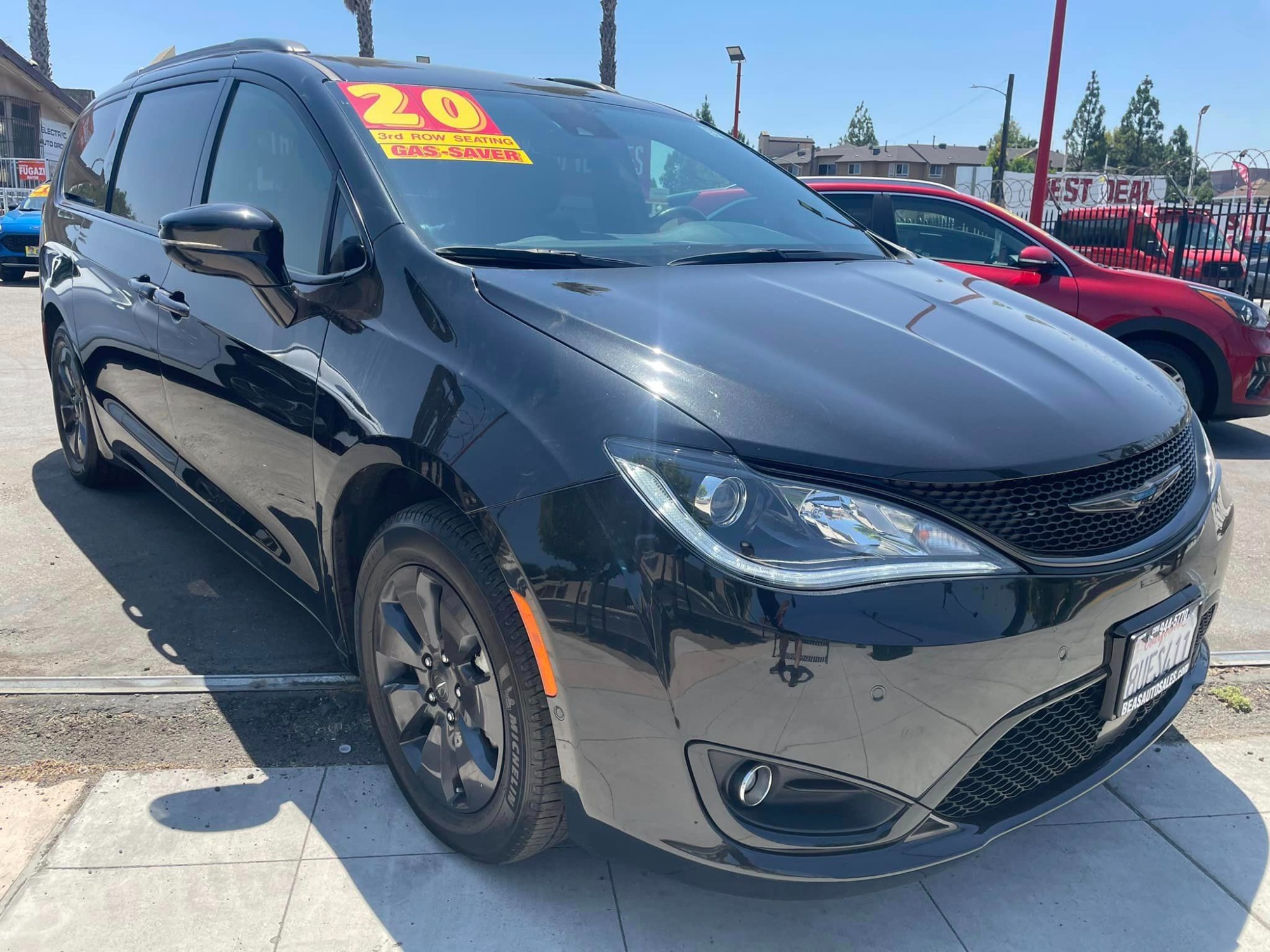 photo of 2020 Chrysler Pacifica PLUG-IN HYBRID 