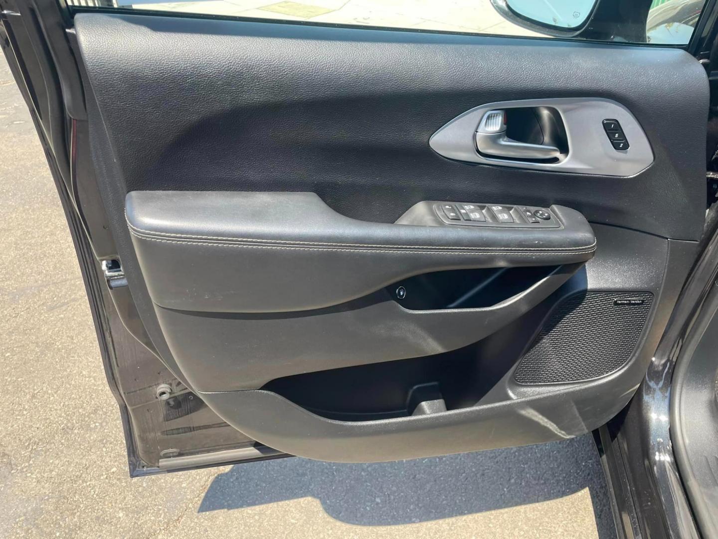 2020 BLACK /BLACK Chrysler Pacifica Hybrid (2C4RC1N70LR) , located at 744 E Miner Ave, Stockton, CA, 95202, (209) 944-5770, 37.956863, -121.282082 - PLUS TAXES AND FEES - Photo#5