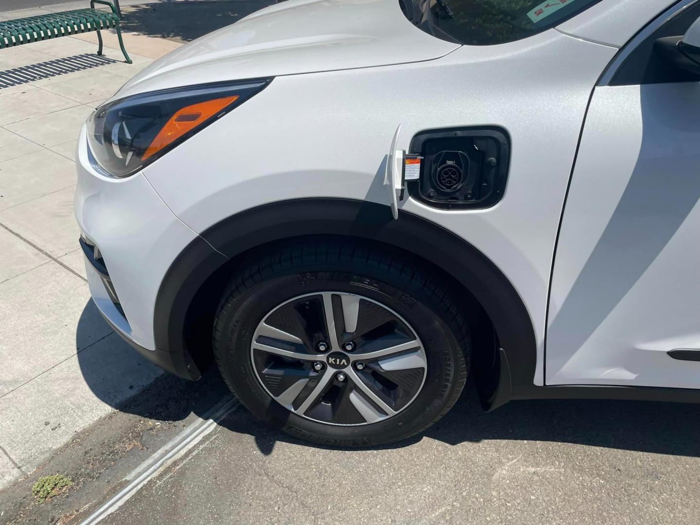 2020 WHITE /GRAY Kia Niro Plug In Hybrid (KNDCM3LD9L5) , located at 744 E Miner Ave, Stockton, CA, 95202, (209) 944-5770, 37.956863, -121.282082 - Photo#4