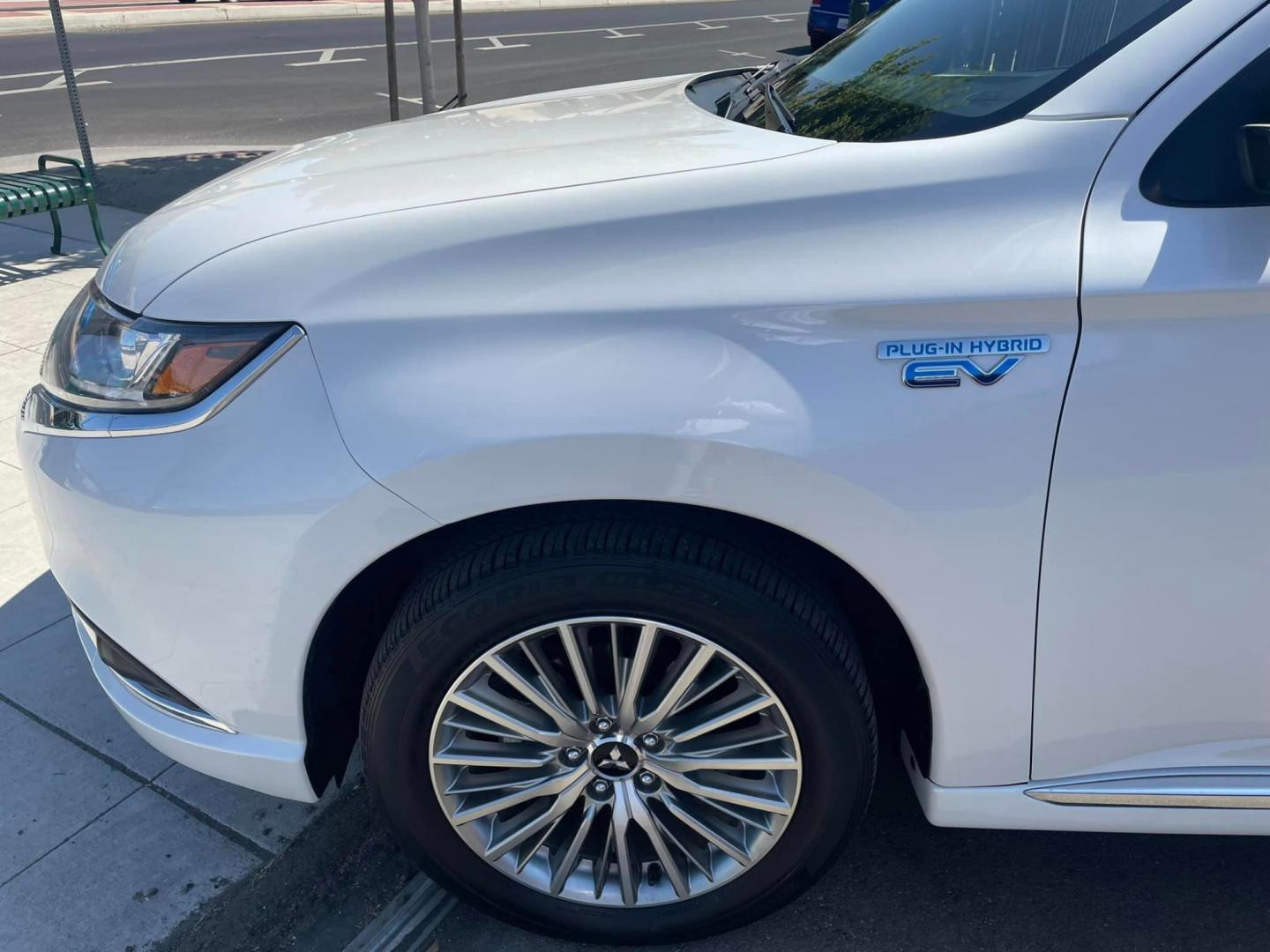 2021 WHITE /White Gold Mitsubishi Outlander PHEV (JA4J2VA74MZ) , located at 744 E Miner Ave, Stockton, CA, 95202, (209) 944-5770, 37.956863, -121.282082 - Photo#5