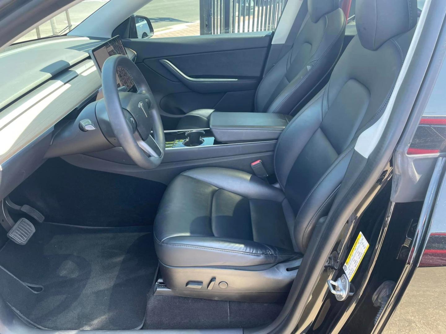 2020 BLACK /BLACK Tesla Model Y (5YJYGDEE1LF) , located at 744 E Miner Ave, Stockton, CA, 95202, (209) 944-5770, 37.956863, -121.282082 - PLUS TAXES AND FEES - Photo#4