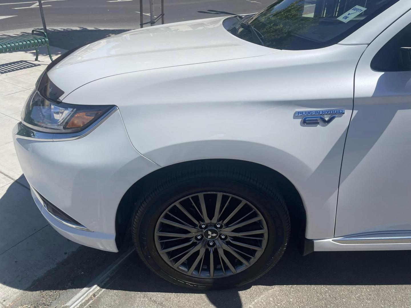 2022 WHITE /BLACK Mitsubishi Outlander PHEV SEL (JA4J2VA78NZ) with an 2.0L L4 DOHC 16V HYBRID engine, 1A transmission, located at 744 E Miner Ave, Stockton, CA, 95202, (209) 944-5770, 37.956863, -121.282082 - PLUS TAXES AND FEES - Photo#4