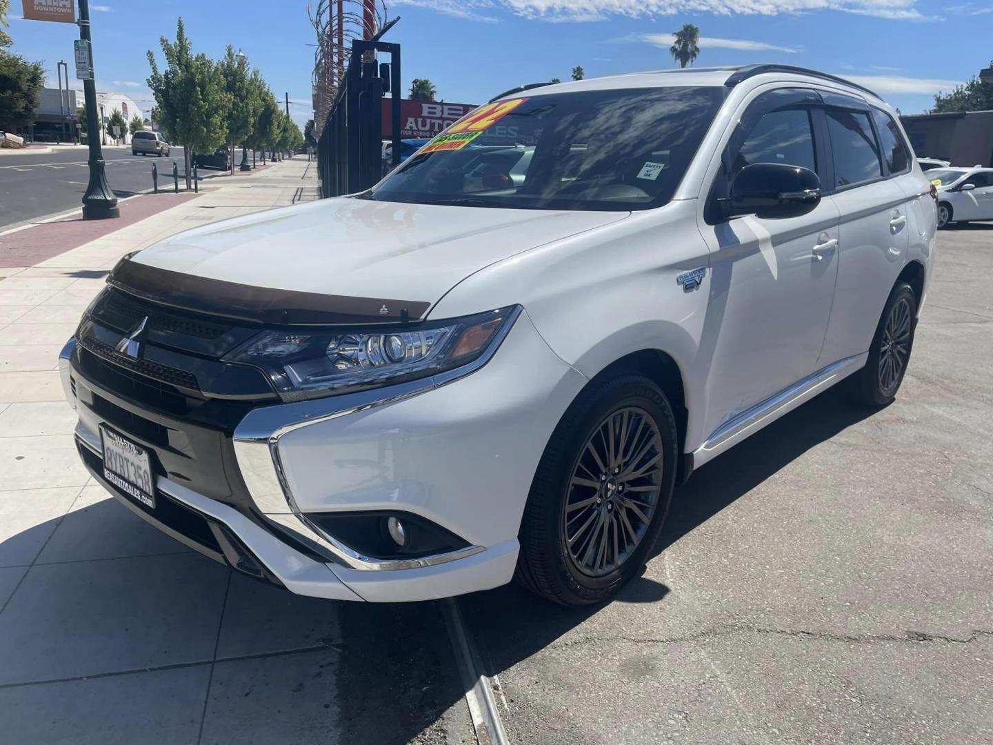 2022 WHITE /BLACK Mitsubishi Outlander PHEV SEL (JA4J2VA78NZ) with an 2.0L L4 DOHC 16V HYBRID engine, 1A transmission, located at 744 E Miner Ave, Stockton, CA, 95202, (209) 944-5770, 37.956863, -121.282082 - PLUS TAXES AND FEES - Photo#3