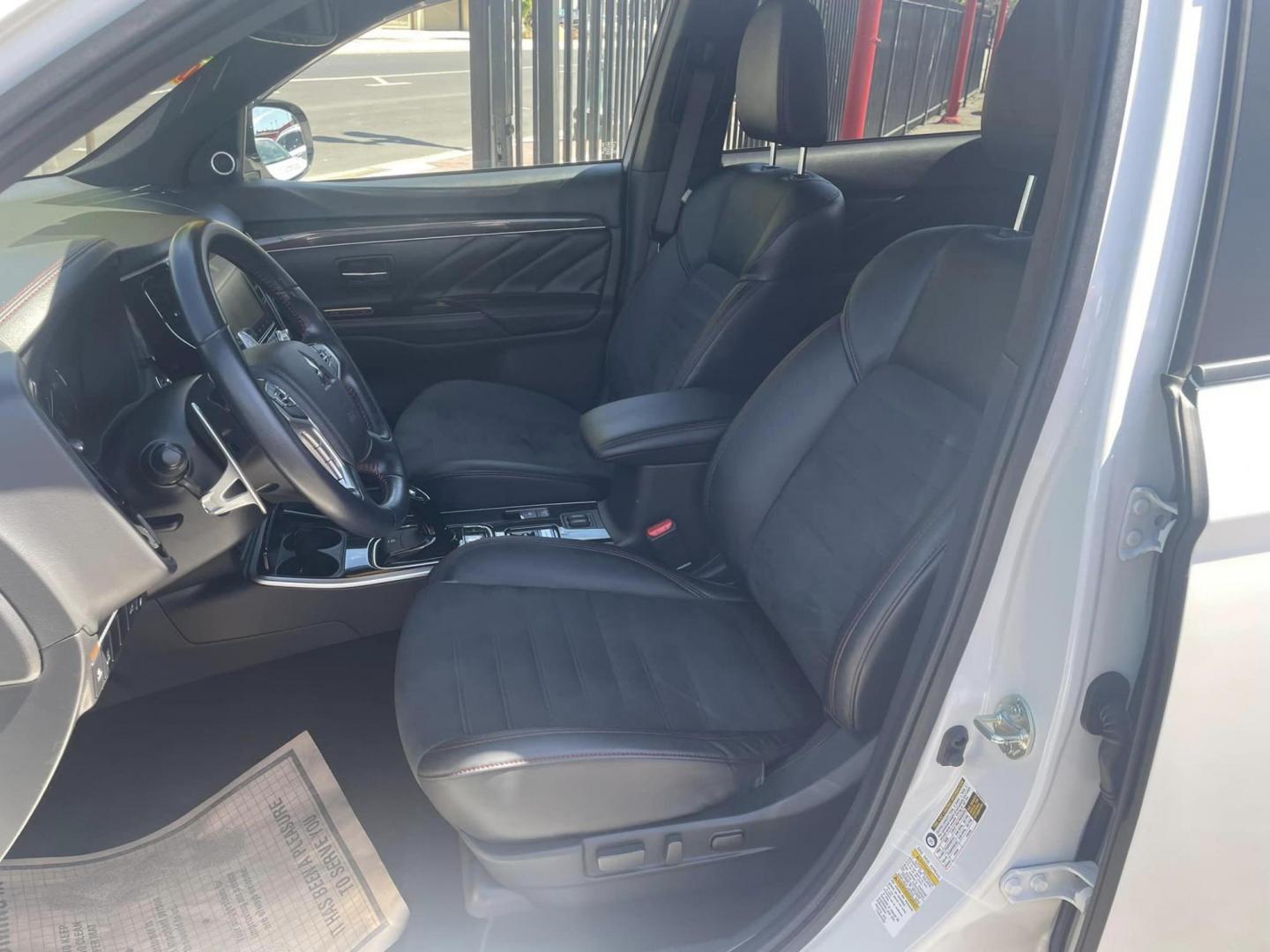 2022 WHITE /BLACK Mitsubishi Outlander PHEV SEL (JA4J2VA78NZ) with an 2.0L L4 DOHC 16V HYBRID engine, 1A transmission, located at 744 E Miner Ave, Stockton, CA, 95202, (209) 944-5770, 37.956863, -121.282082 - PLUS TAXES AND FEES - Photo#6