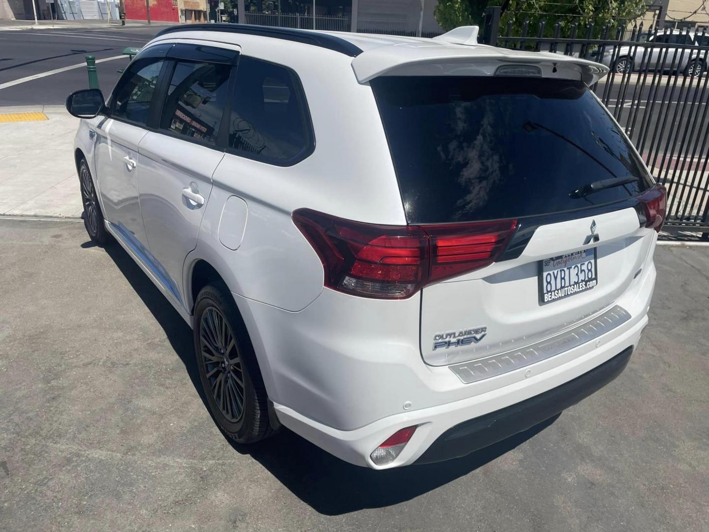 2022 WHITE /BLACK Mitsubishi Outlander PHEV SEL (JA4J2VA78NZ) with an 2.0L L4 DOHC 16V HYBRID engine, 1A transmission, located at 744 E Miner Ave, Stockton, CA, 95202, (209) 944-5770, 37.956863, -121.282082 - PLUS TAXES AND FEES - Photo#15