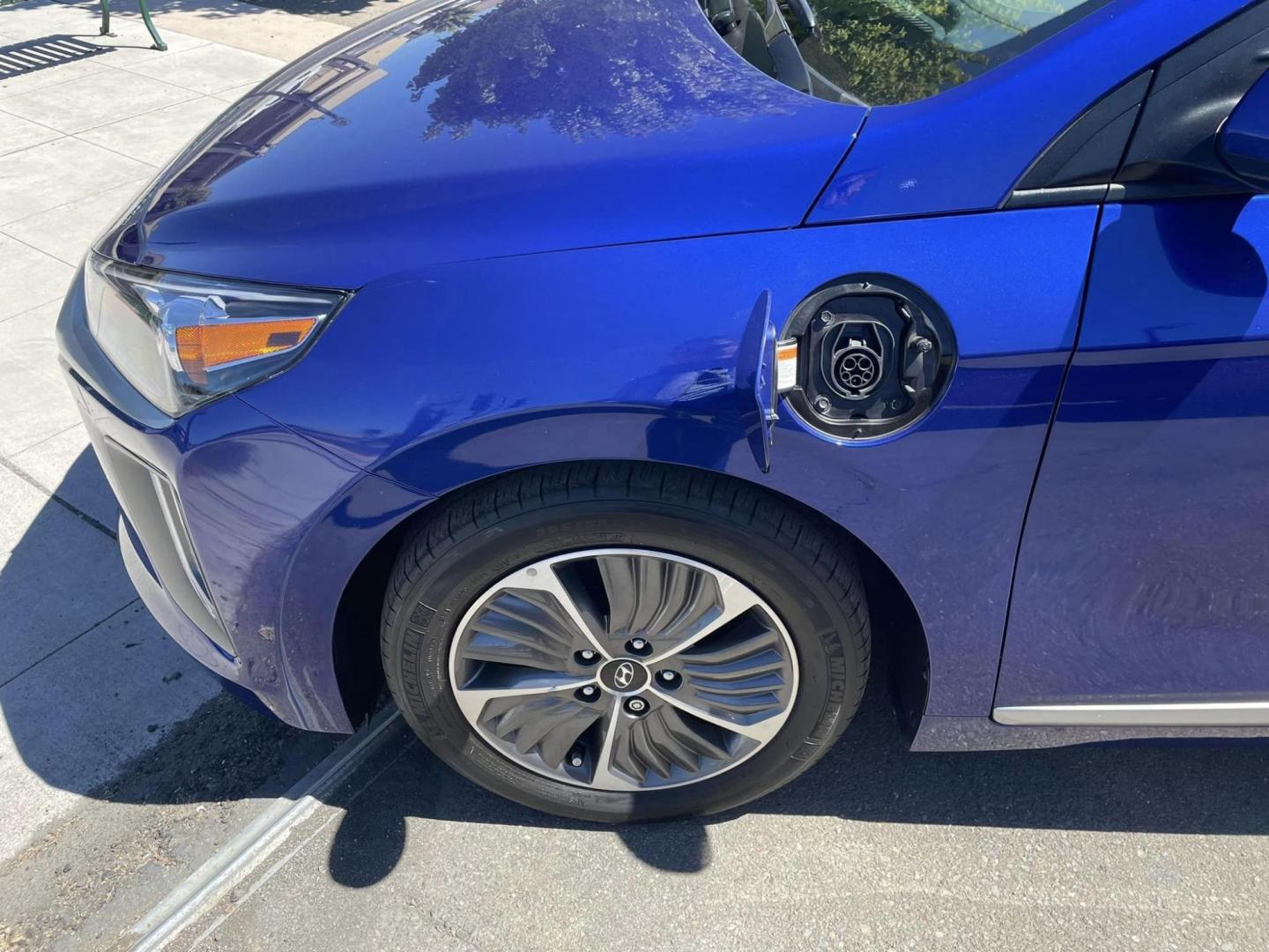 2021 Hyundai Ioniq Plug-In Hybrid SE (KMHC65LD1MU) with an 1.6L L4 DOHC 16V HYBRID engine, 6A transmission, located at 744 E Miner Ave, Stockton, CA, 95202, (209) 944-5770, 37.956863, -121.282082 - PLUS TAXES AND FEES - Photo#4