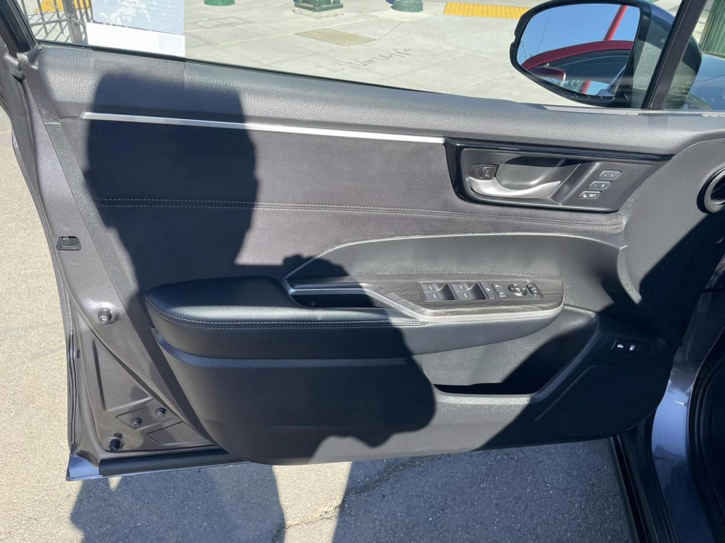 2019 Honda Clarity Touring Plug-In Hybrid (JHMZC5F34KC) with an 1.5L L4 DOHC 16V HYBRID engine, CVT transmission, located at 744 E Miner Ave, Stockton, CA, 95202, (209) 944-5770, 37.956863, -121.282082 - PLUS TAXES AND FEES - Photo#6