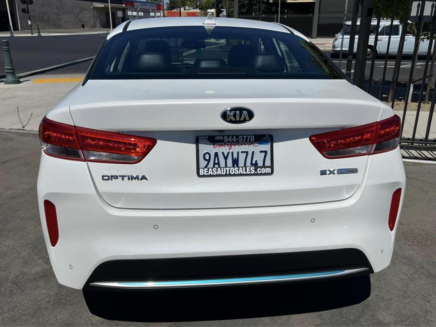 2019 Kia Optima Hybrid Plug-in EX (KNAGV4LD6K5) with an 2.0L L4 DOHC 16V HYBRID engine, 6A transmission, located at 744 E Miner Ave, Stockton, CA, 95202, (209) 944-5770, 37.956863, -121.282082 - Photo#10