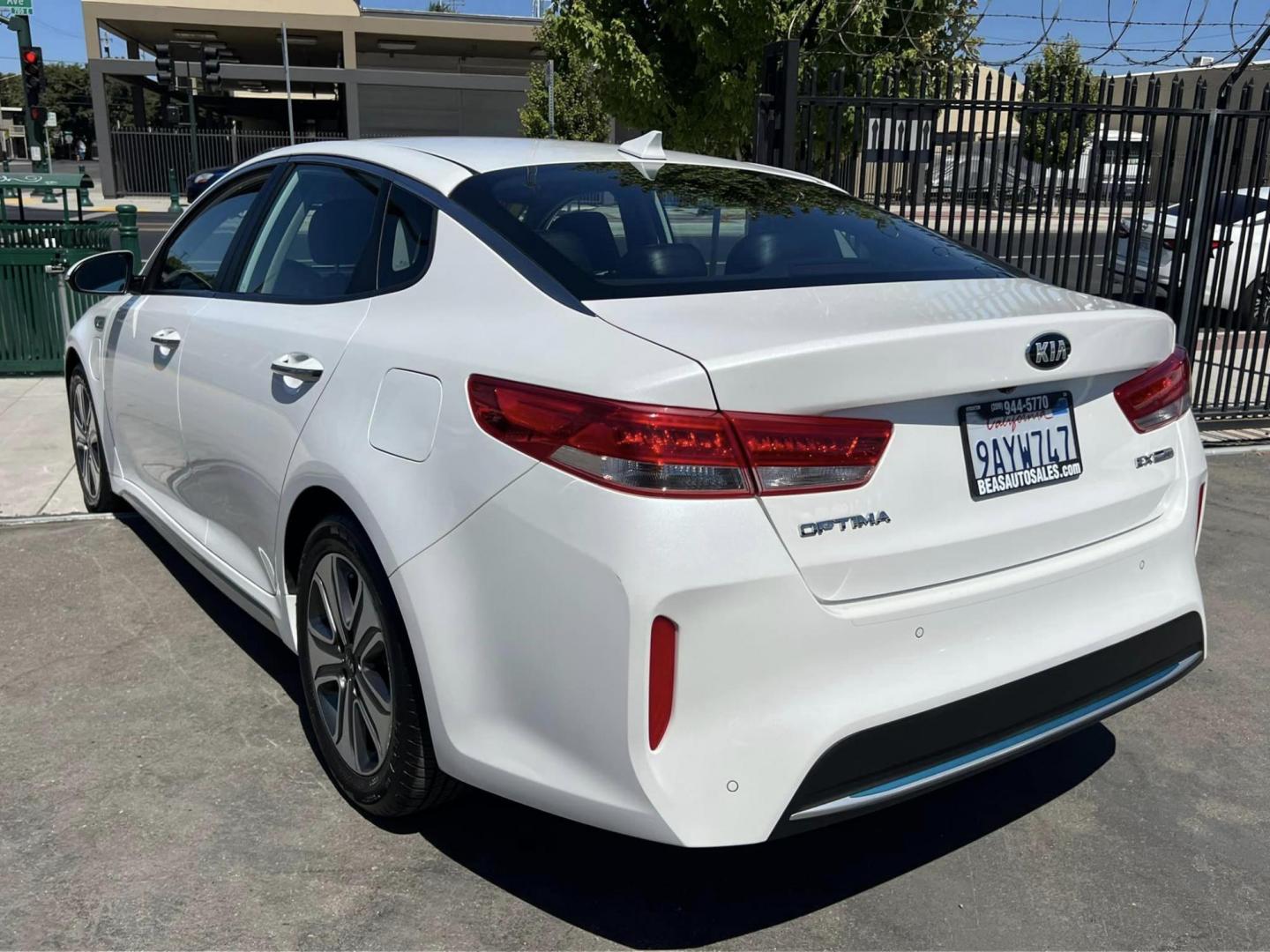 2019 Kia Optima Hybrid Plug-in EX (KNAGV4LD6K5) with an 2.0L L4 DOHC 16V HYBRID engine, 6A transmission, located at 744 E Miner Ave, Stockton, CA, 95202, (209) 944-5770, 37.956863, -121.282082 - PLUS TAXES AND FEES - Photo#9