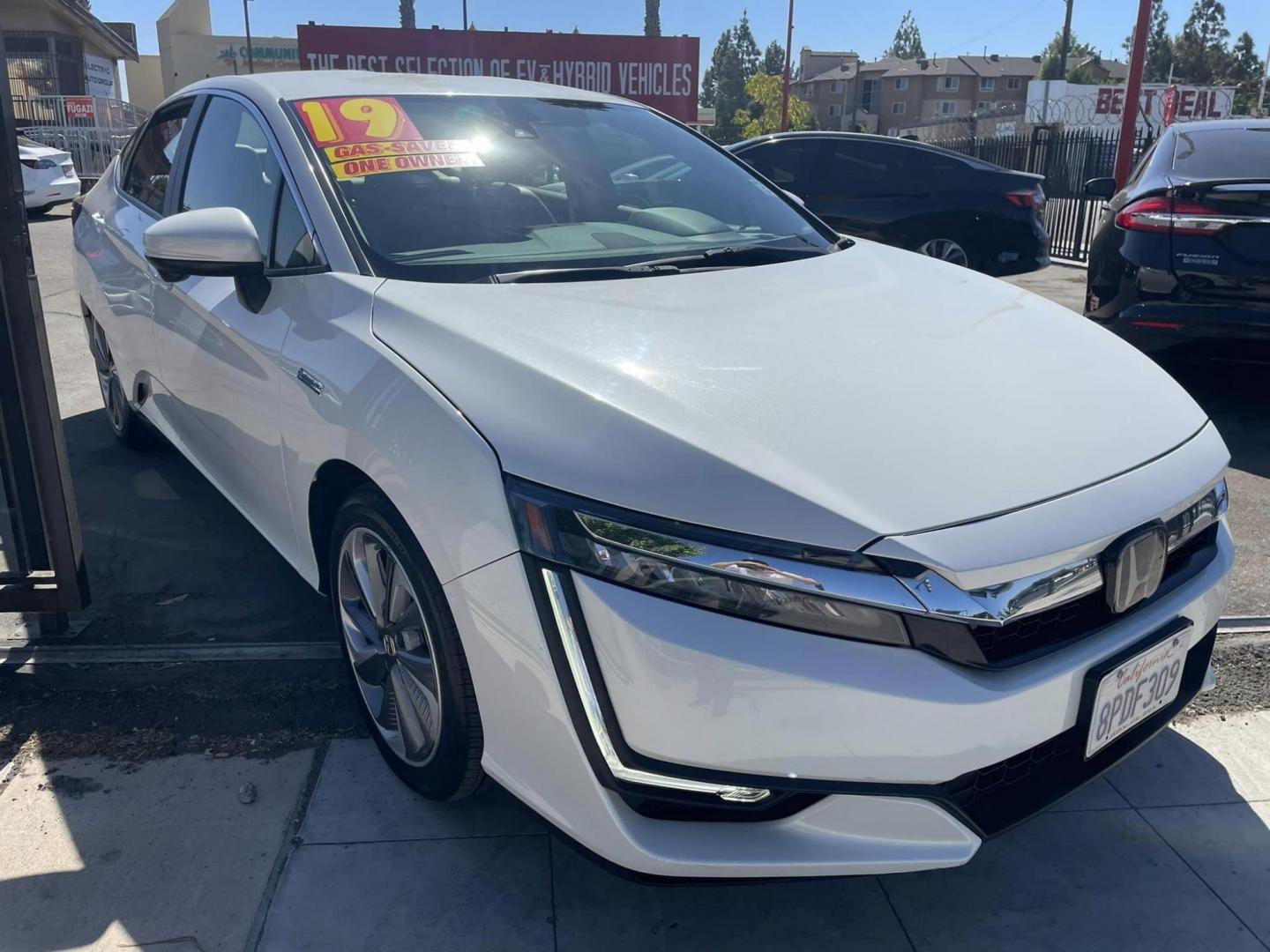 2019 WHITE Honda Clarity Touring Plug-In Hybrid (JHMZC5F37KC) with an 1.5L L4 DOHC 16V HYBRID engine, CVT transmission, located at 744 E Miner Ave, Stockton, CA, 95202, (209) 944-5770, 37.956863, -121.282082 - PLUS TAXES AND FEES - Photo#0