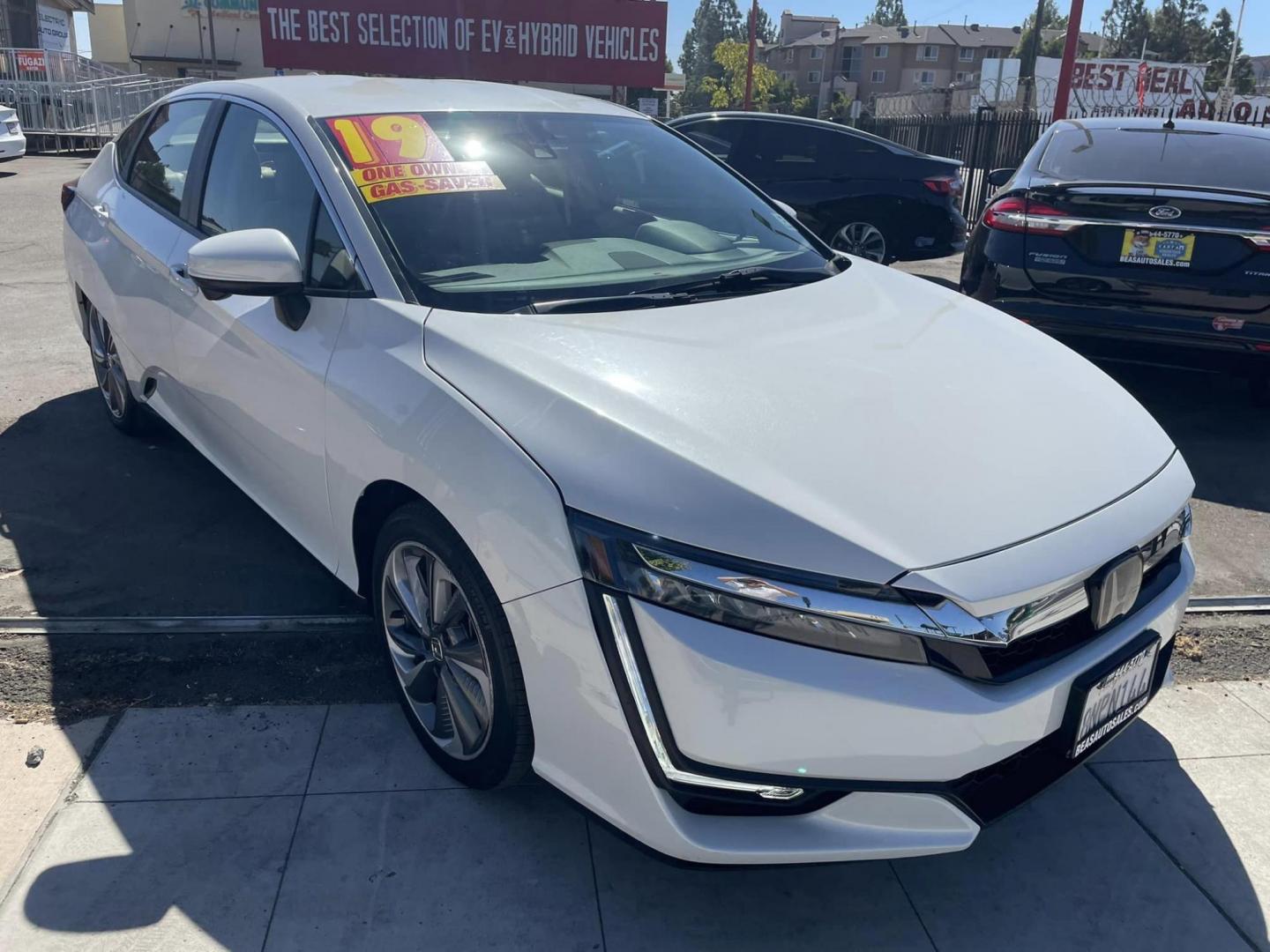 2019 WHITE Honda Clarity Plug-In Hybrid (JHMZC5F15KC) with an 1.5L L4 DOHC 16V HYBRID engine, CVT transmission, located at 744 E Miner Ave, Stockton, CA, 95202, (209) 944-5770, 37.956863, -121.282082 - PLUS TAXES AND FEES - Photo#1