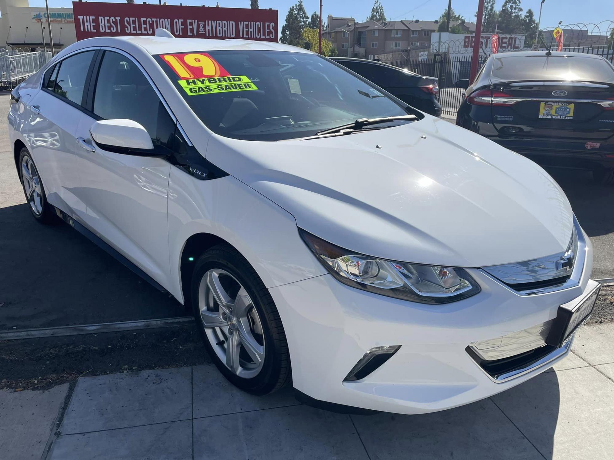 photo of 2019 Chevrolet Volt LT PLUG-IN HYBRID 