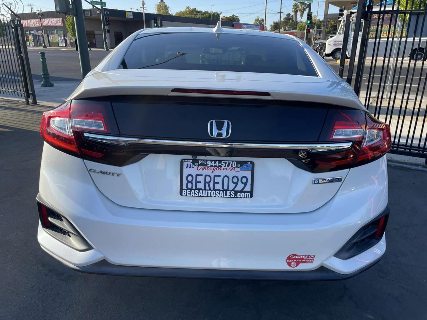 2018 WHITE Honda Clarity Plug-In Hybrid (JHMZC5F19JC) with an 1.5L L4 DOHC 16V HYBRID engine, CVT transmission, located at 744 E Miner Ave, Stockton, CA, 95202, (209) 944-5770, 37.956863, -121.282082 - PLUS TAXES AND FEES - Photo#13