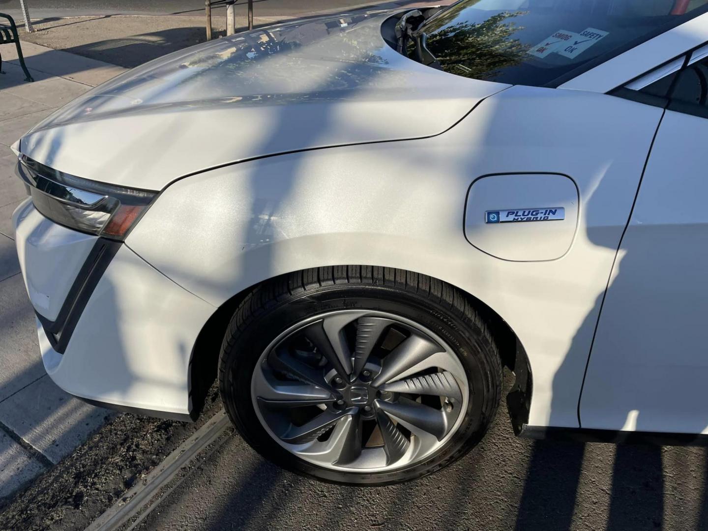 2018 WHITE Honda Clarity Plug-In Hybrid (JHMZC5F19JC) with an 1.5L L4 DOHC 16V HYBRID engine, CVT transmission, located at 744 E Miner Ave, Stockton, CA, 95202, (209) 944-5770, 37.956863, -121.282082 - PLUS TAXES AND FEES - Photo#4