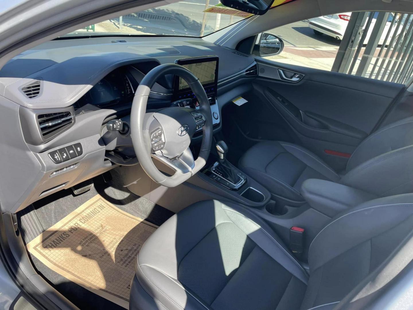 2020 SILVER Hyundai Ioniq Plug-In Hybrid Limited (KMHCX5LD2LU) with an 1.6L L4 DOHC 16V HYBRID engine, 6A transmission, located at 744 E Miner Ave, Stockton, CA, 95202, (209) 944-5770, 37.956863, -121.282082 - Photo#6