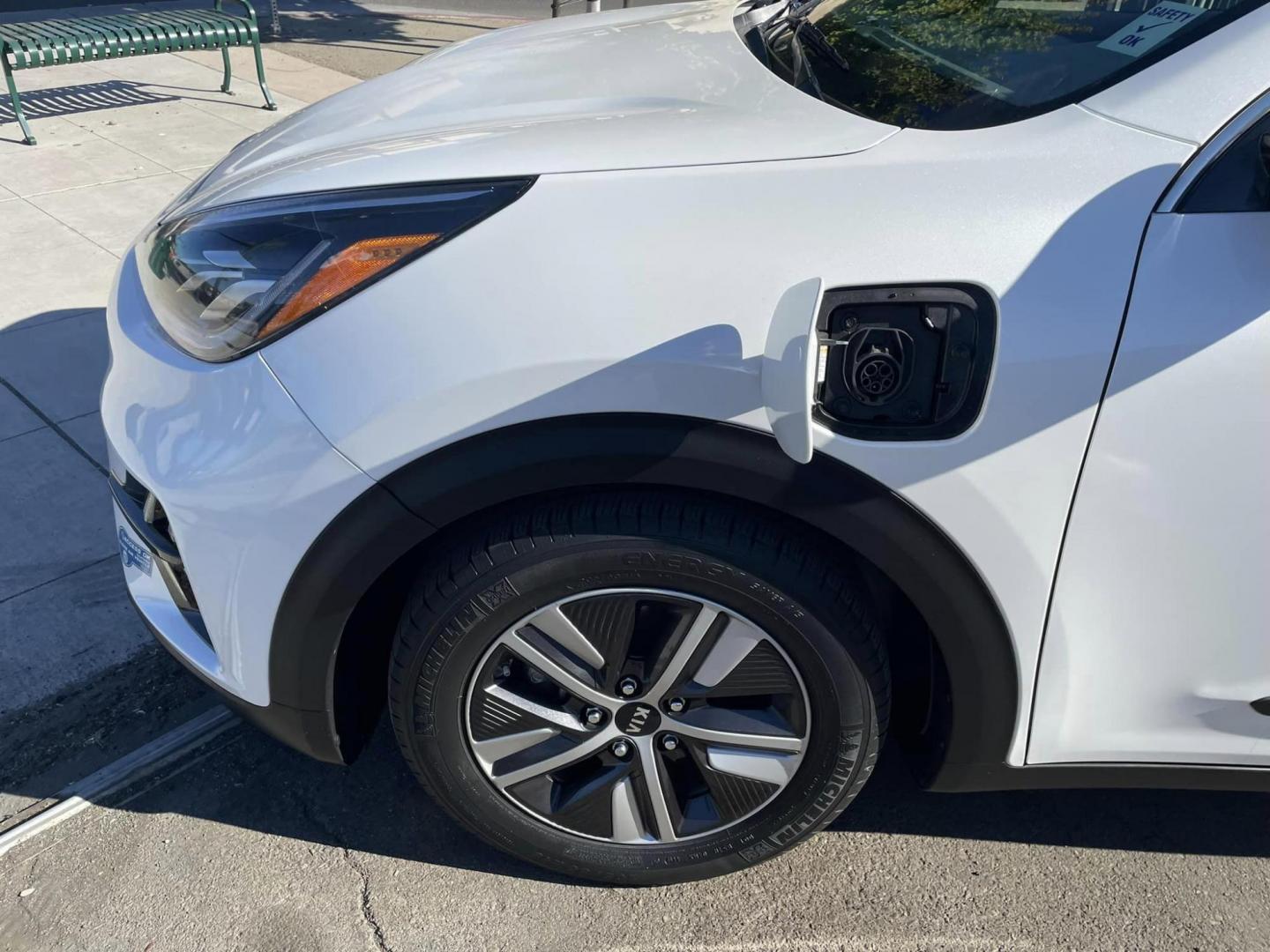 2020 WHITE Kia Niro Plug In Hybrid EX Premium (KNDCC3LD9L5) , 6A transmission, located at 744 E Miner Ave, Stockton, CA, 95202, (209) 944-5770, 37.956863, -121.282082 - Photo#4