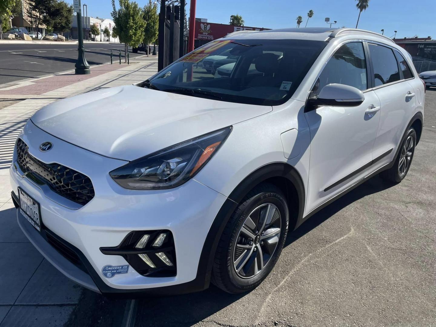 2020 WHITE Kia Niro Plug In Hybrid EX Premium (KNDCC3LD9L5) , 6A transmission, located at 744 E Miner Ave, Stockton, CA, 95202, (209) 944-5770, 37.956863, -121.282082 - PLUS TAXES AND FEES - Photo#3