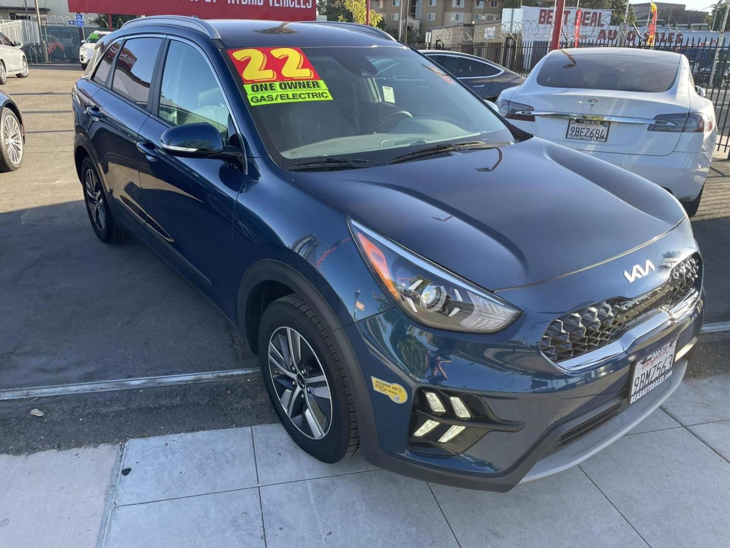 2022 Kia Niro Plug In Hybrid EX (KNDCD3LD2N5) , 6A transmission, located at 744 E Miner Ave, Stockton, CA, 95202, (209) 944-5770, 37.956863, -121.282082 - PLUS TAXES AND FEES - Photo#1