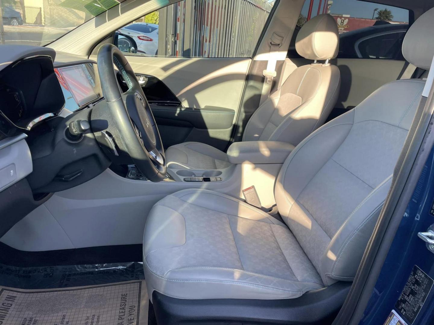 2022 Kia Niro Plug In Hybrid EX (KNDCD3LD2N5) , 6A transmission, located at 744 E Miner Ave, Stockton, CA, 95202, (209) 944-5770, 37.956863, -121.282082 - PLUS TAXES AND FEES - Photo#7