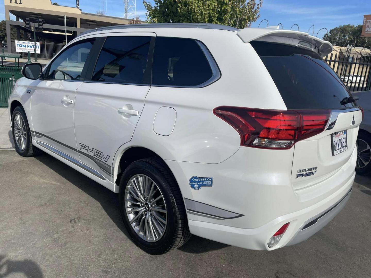 2021 WHITE Mitsubishi Outlander PHEV SEL (JA4J2VA7XMZ) with an 2.0L L4 DOHC 16V HYBRID engine, 1A transmission, located at 744 E Miner Ave, Stockton, CA, 95202, (209) 944-5770, 37.956863, -121.282082 - PLUS TAXES AND FEES - Photo#14